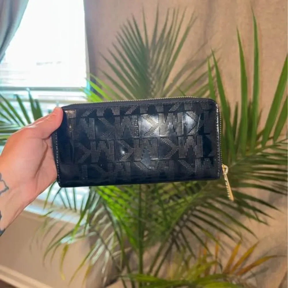 Michael Kors Zip-Around Wallet